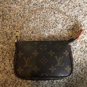 Louis Vuitton mini pochette